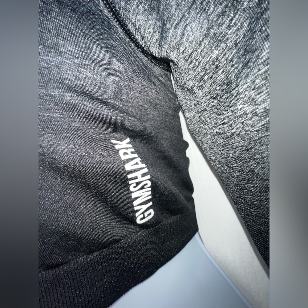 Gymshark Women’s Small Seamless Cropped Long Sleeve Shirt Top Black Ombré S - Picture 4 of 15